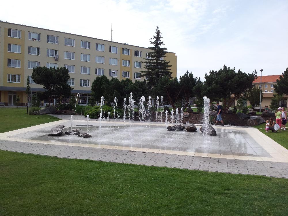Begehbarer Springbrunnen mit 19 Düsen und Wasserkanone